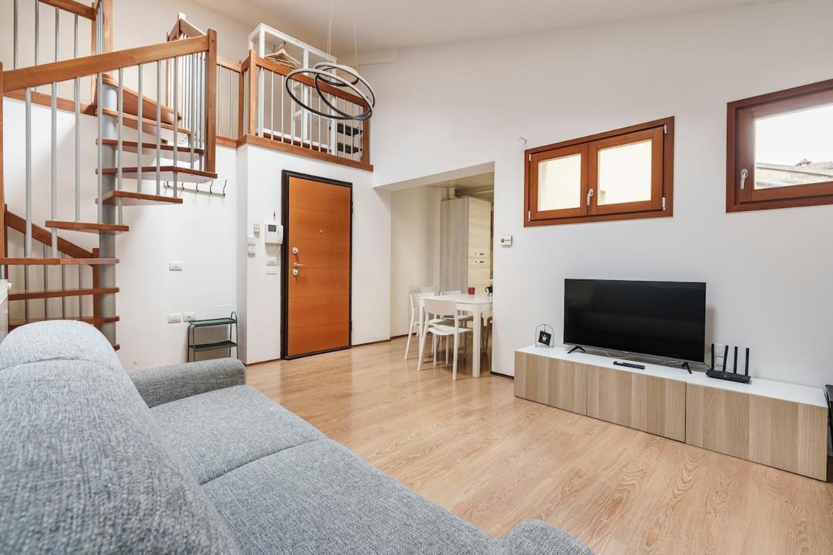 Apartment Window On The Arno Ii Netflix, Wifi, Ac Florence